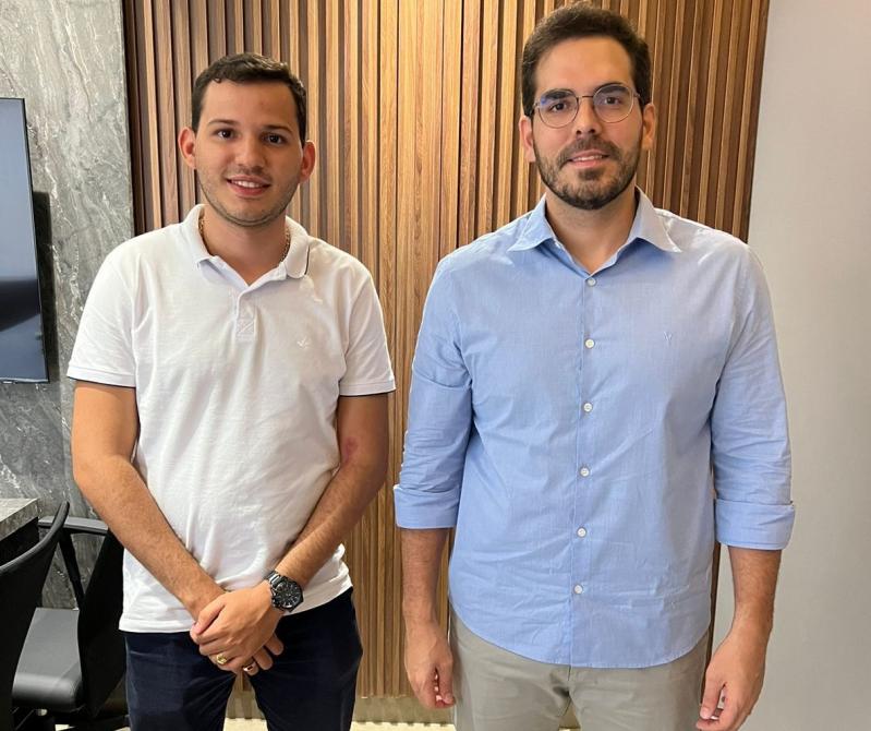 Vereador João Guilherme participa de reunião com o deputado Marcos Aurélio e solicita demandas para Santana do Piauí