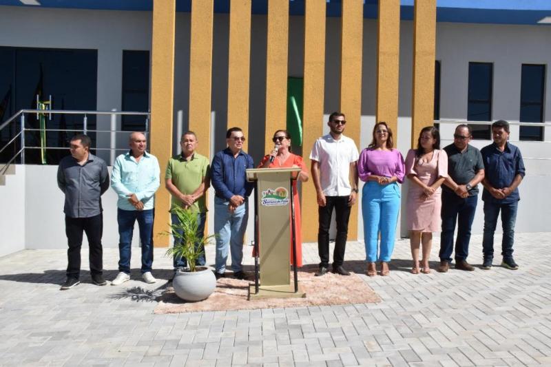 Vereadores santanenses participam da inauguração da sede própria da prefeitura de Santana do Piauí